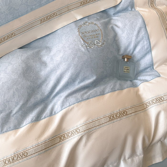 91家纺网 家纺一手货源 找家纺 2025年新款秋冬加厚A类全棉磨毛双面保暖四件套纯棉数码印花全工艺刺绣轻奢风床上用品 香颂蓝