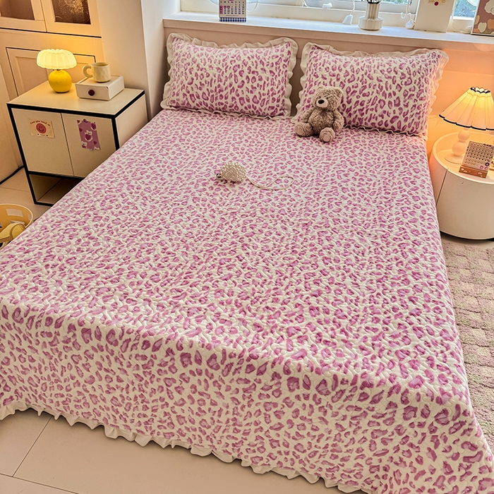 91家纺网 家纺一手货源 找家纺 （总）岚吉家纺 2025新款牛奶绒小花边床盖三件套