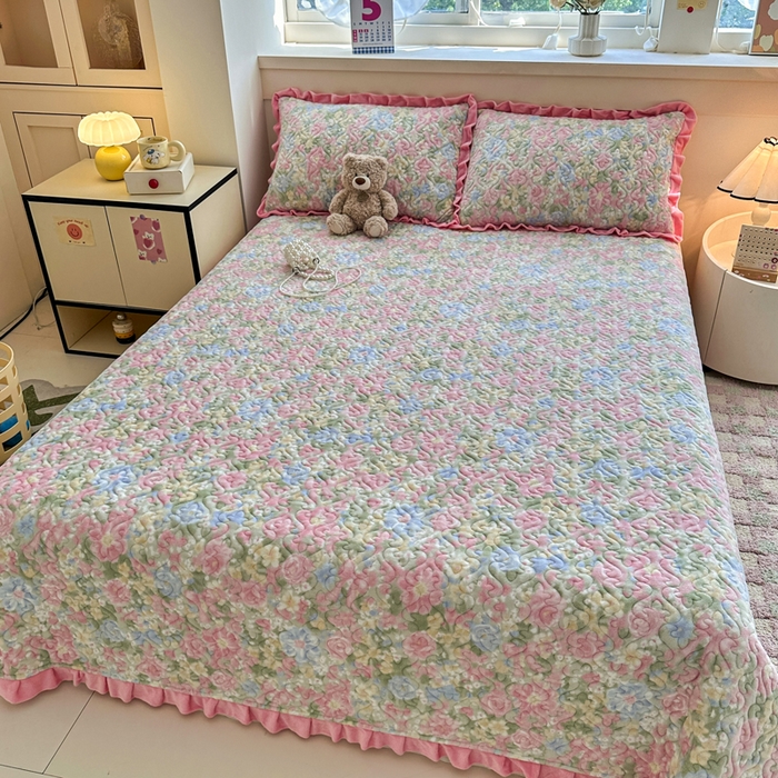 91家纺网 家纺一手货源 找家纺 （总）岚吉家纺 2025新款牛奶绒小花边床盖三件套