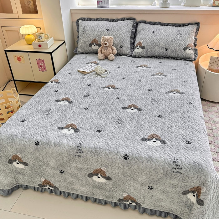 91家纺网 家纺一手货源 找家纺 （总）岚吉家纺 2025新款牛奶绒小花边床盖三件套