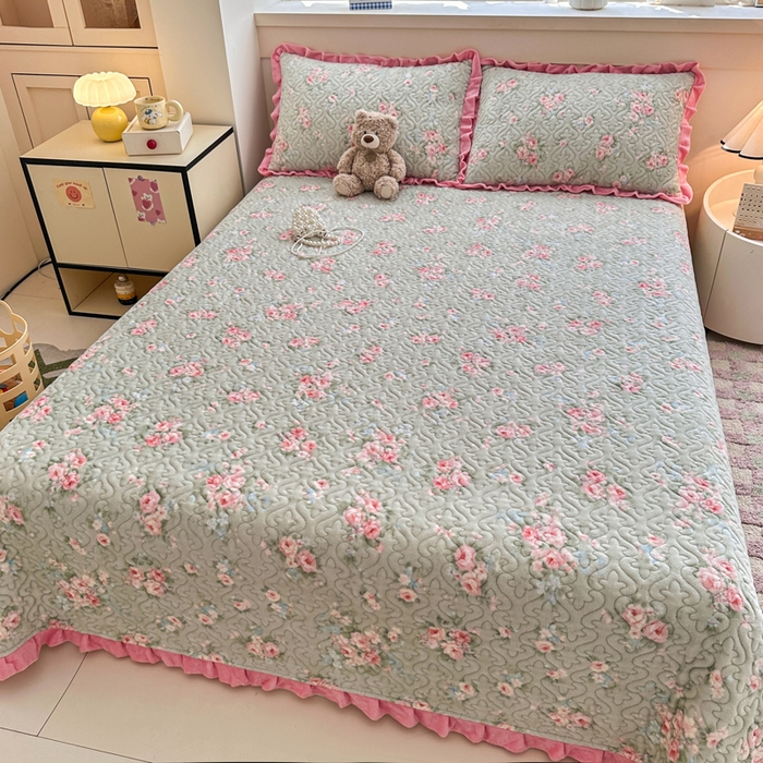 91家纺网 家纺一手货源 找家纺 （总）岚吉家纺 2025新款牛奶绒小花边床盖三件套