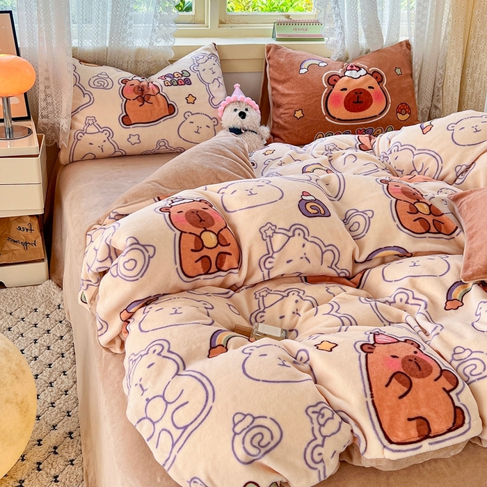 91家纺网 家纺一手货源 找家纺 徕米家居 2025新款双面牛奶绒卡通印花四件套 可爱卡皮吧啦