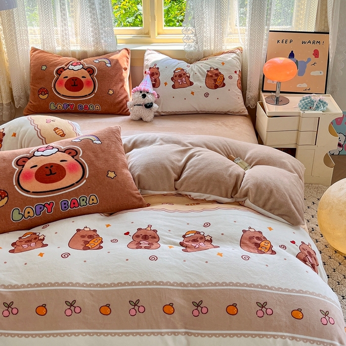 91家纺网 家纺一手货源 找家纺 徕米家居 2025新款双面牛奶绒卡通印花四件套 条纹卡皮吧啦