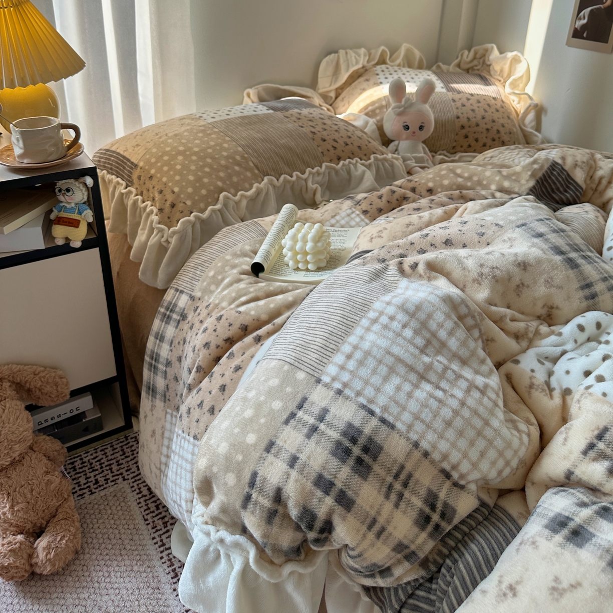 91家纺网 家纺一手货源 找家纺 （总）艾咪-Amy ntmy 2025新款博主风花边款牛奶绒四件套-花栖礼