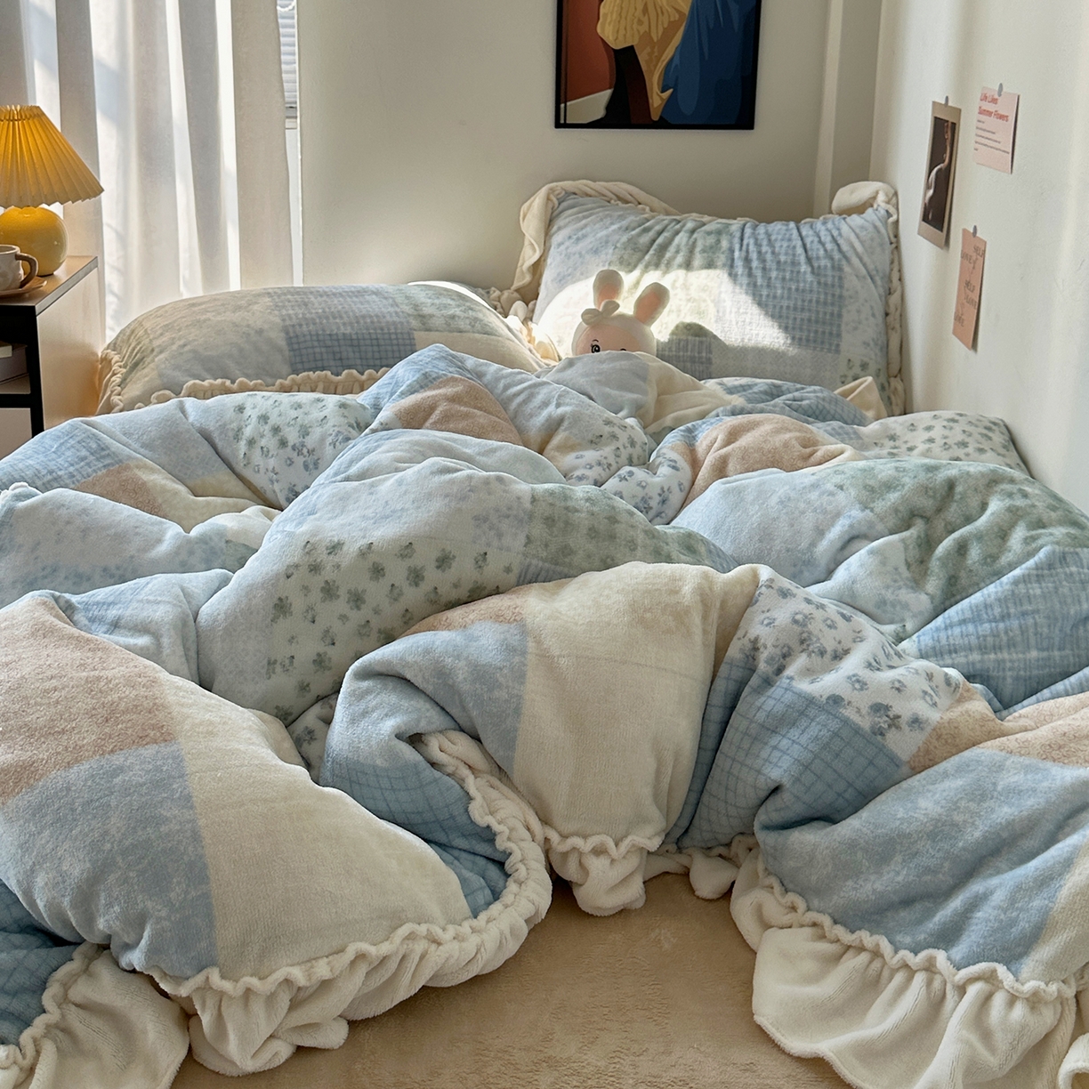 91家纺网 家纺一手货源 找家纺 艾咪-Amy ntmy 2025新款博主风花边款牛奶绒四件套-花栖礼 花栖礼-蓝