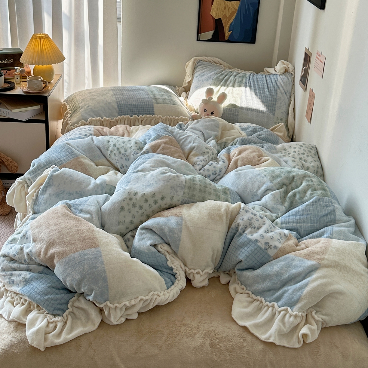 91家纺网 家纺一手货源 找家纺 艾咪-Amy ntmy 2025新款博主风花边款牛奶绒四件套-花栖礼 花栖礼-蓝