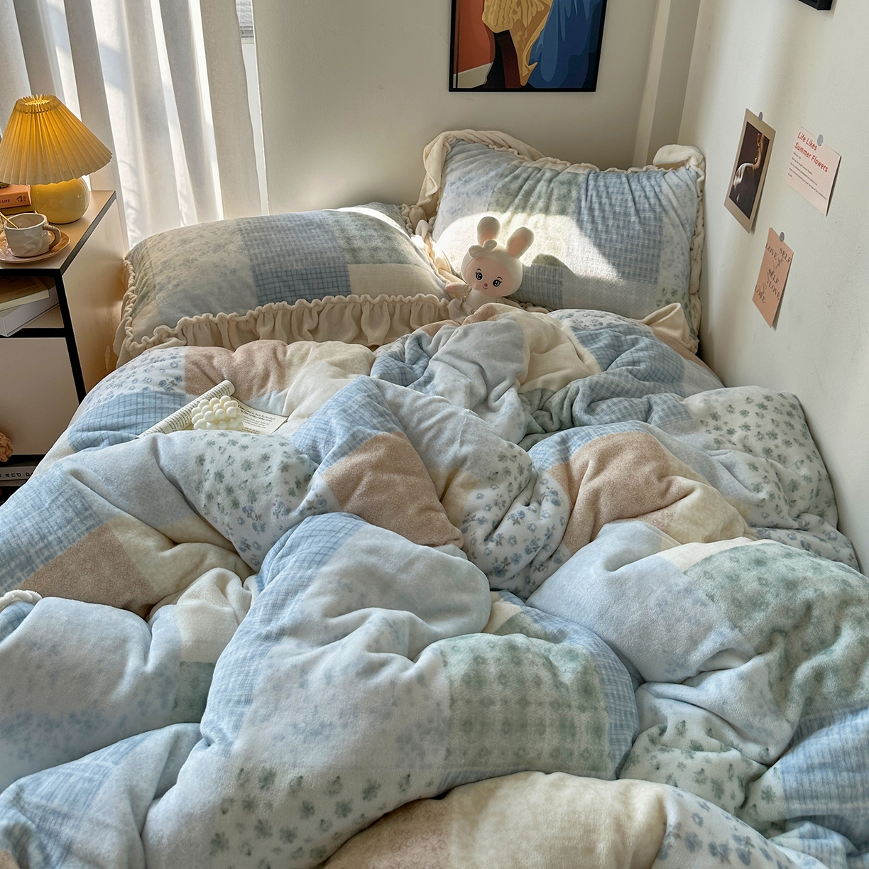 91家纺网 家纺一手货源 找家纺 艾咪-Amy ntmy 2025新款博主风花边款牛奶绒四件套-花栖礼 花栖礼-蓝