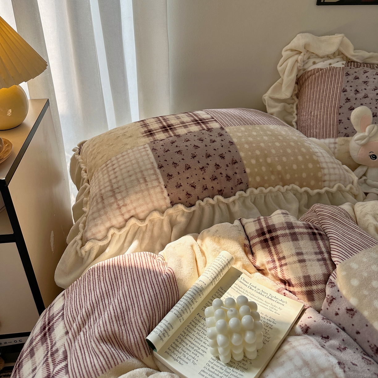 91家纺网 家纺一手货源 找家纺 艾咪-Amy ntmy 2025新款博主风花边款牛奶绒四件套-花栖礼 花栖礼-紫