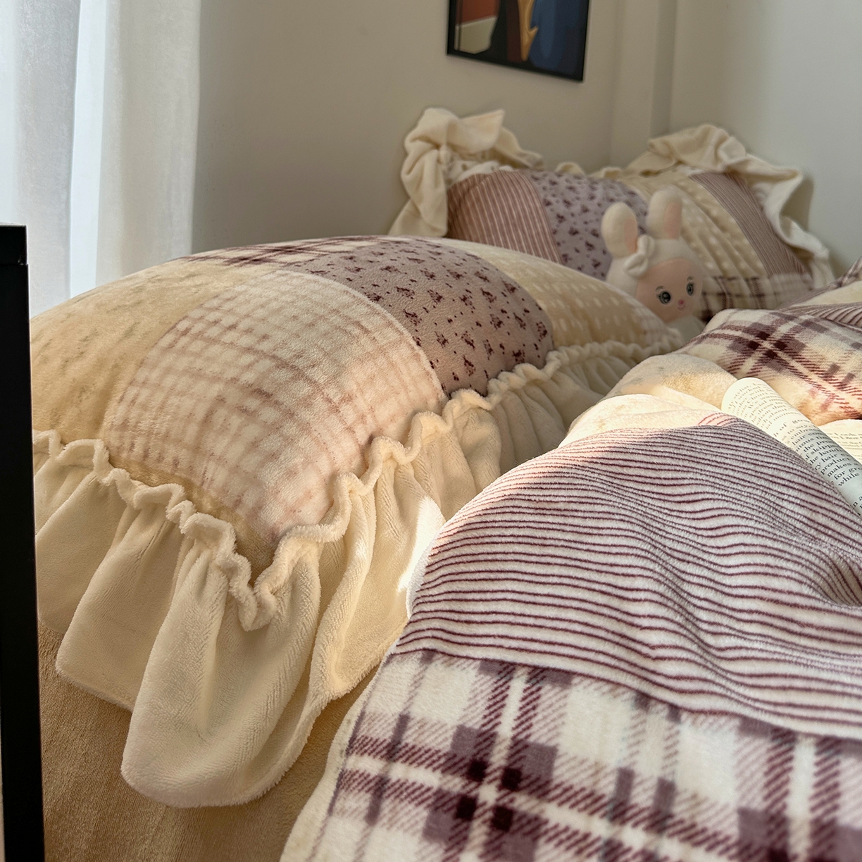 91家纺网 家纺一手货源 找家纺 艾咪-Amy ntmy 2025新款博主风花边款牛奶绒四件套-花栖礼 花栖礼-紫