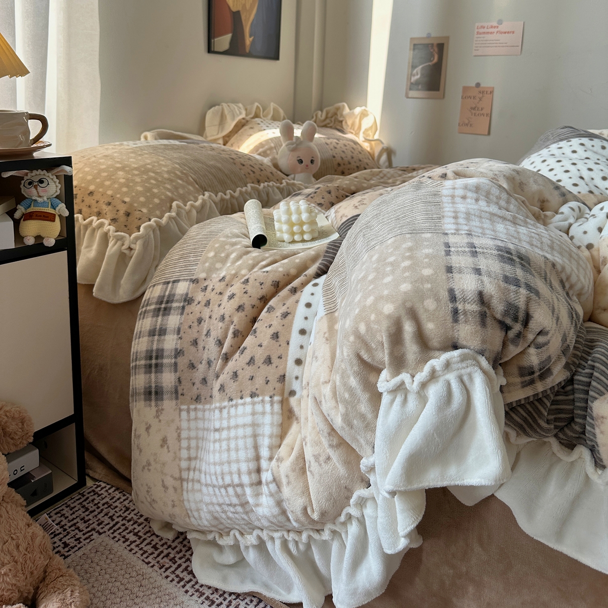 91家纺网 家纺一手货源 找家纺 （总）艾咪-Amy ntmy 2025新款博主风花边款牛奶绒四件套-花栖礼