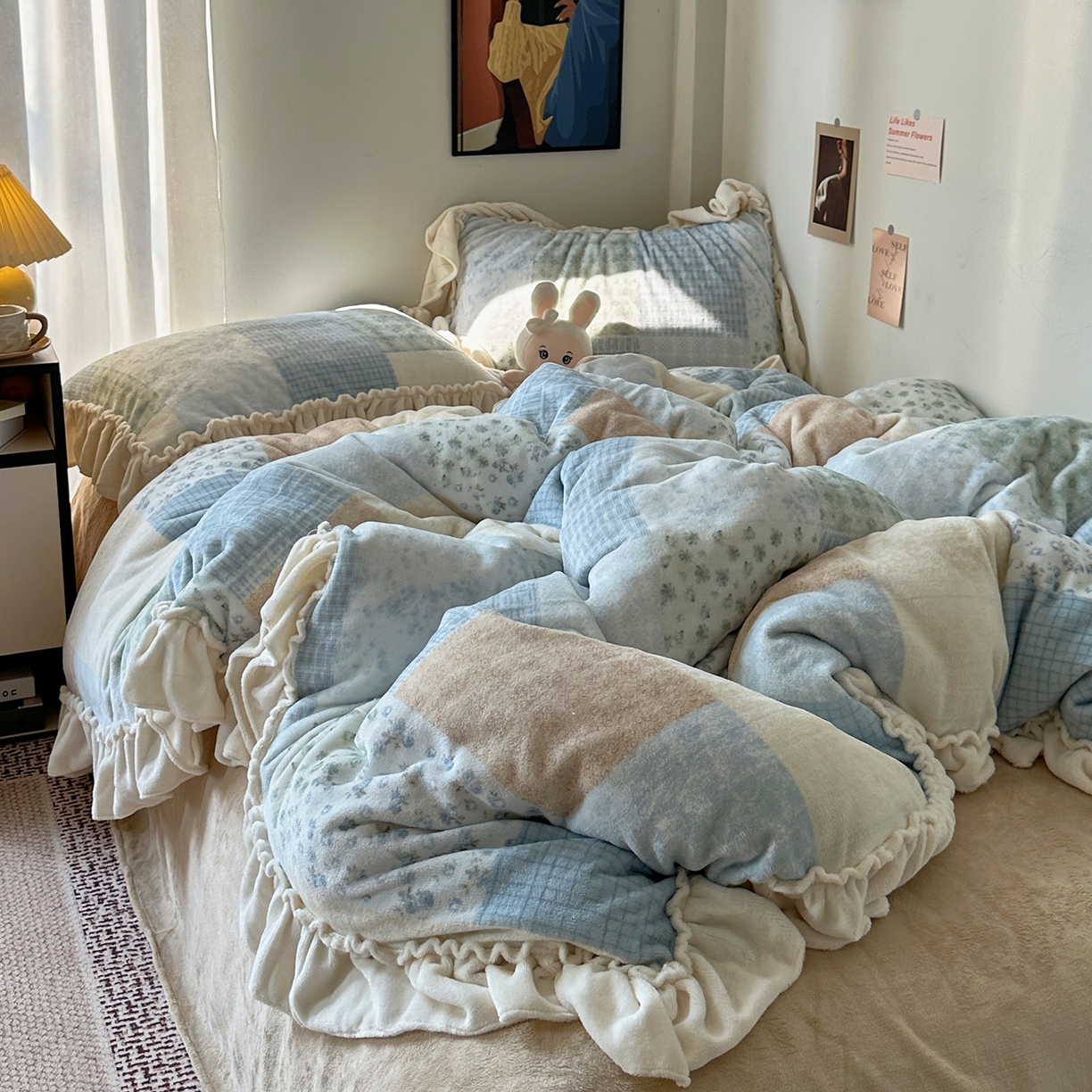 91家纺网 家纺一手货源 找家纺 艾咪-Amy ntmy 2025新款博主风花边款牛奶绒四件套-花栖礼 花栖礼-蓝