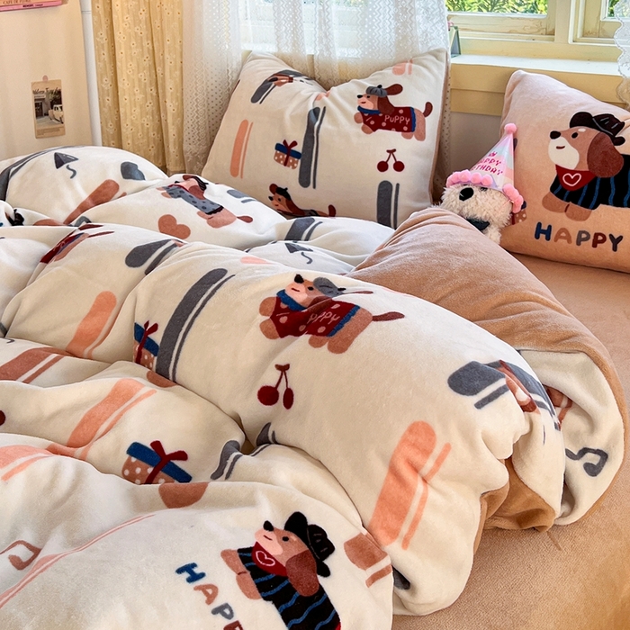 徕米家居 2025新款双面牛奶绒卡通印花四件套 条纹腊肠狗