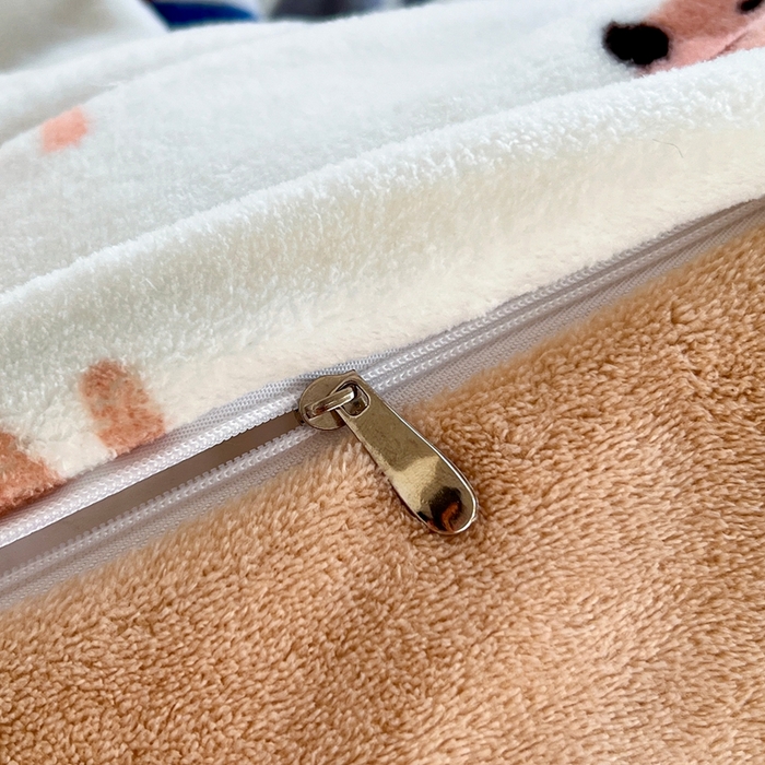 91家纺网 家纺一手货源 找家纺 徕米家居 2025新款双面牛奶绒卡通印花四件套 条纹腊肠狗