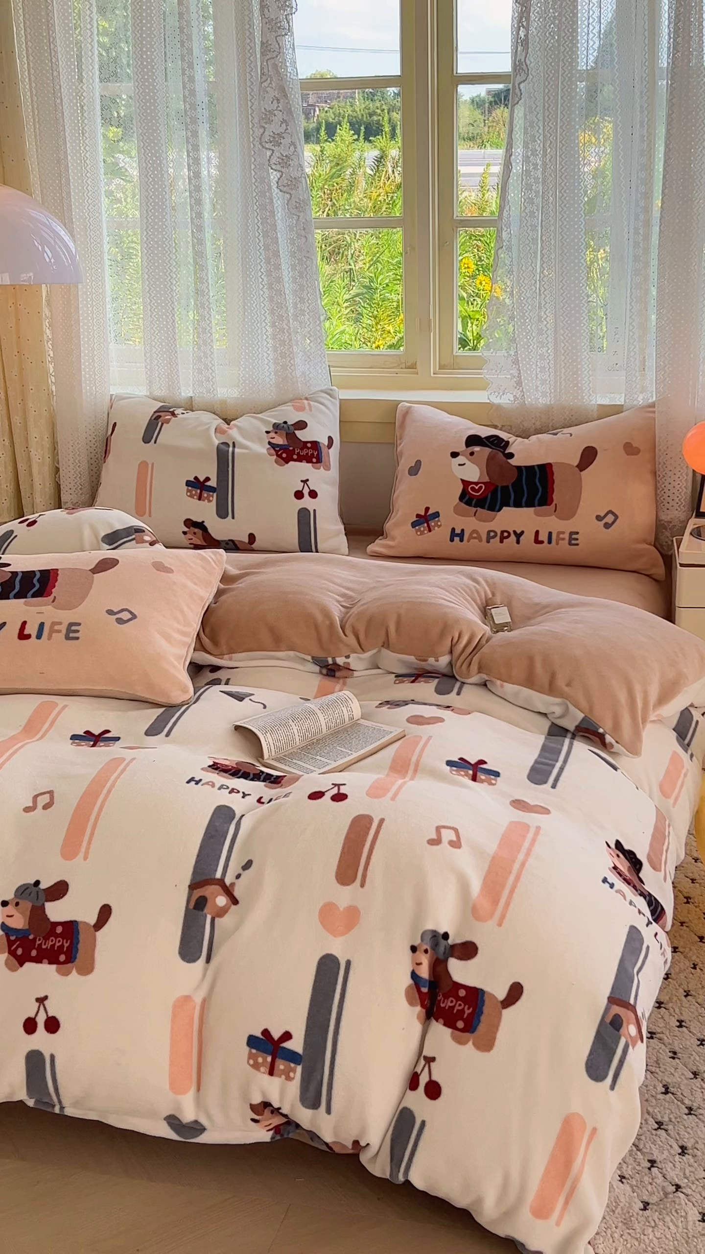 91家纺网 家纺一手货源 找家纺 徕米家居 2025新款双面牛奶绒卡通印花四件套 条纹腊肠狗