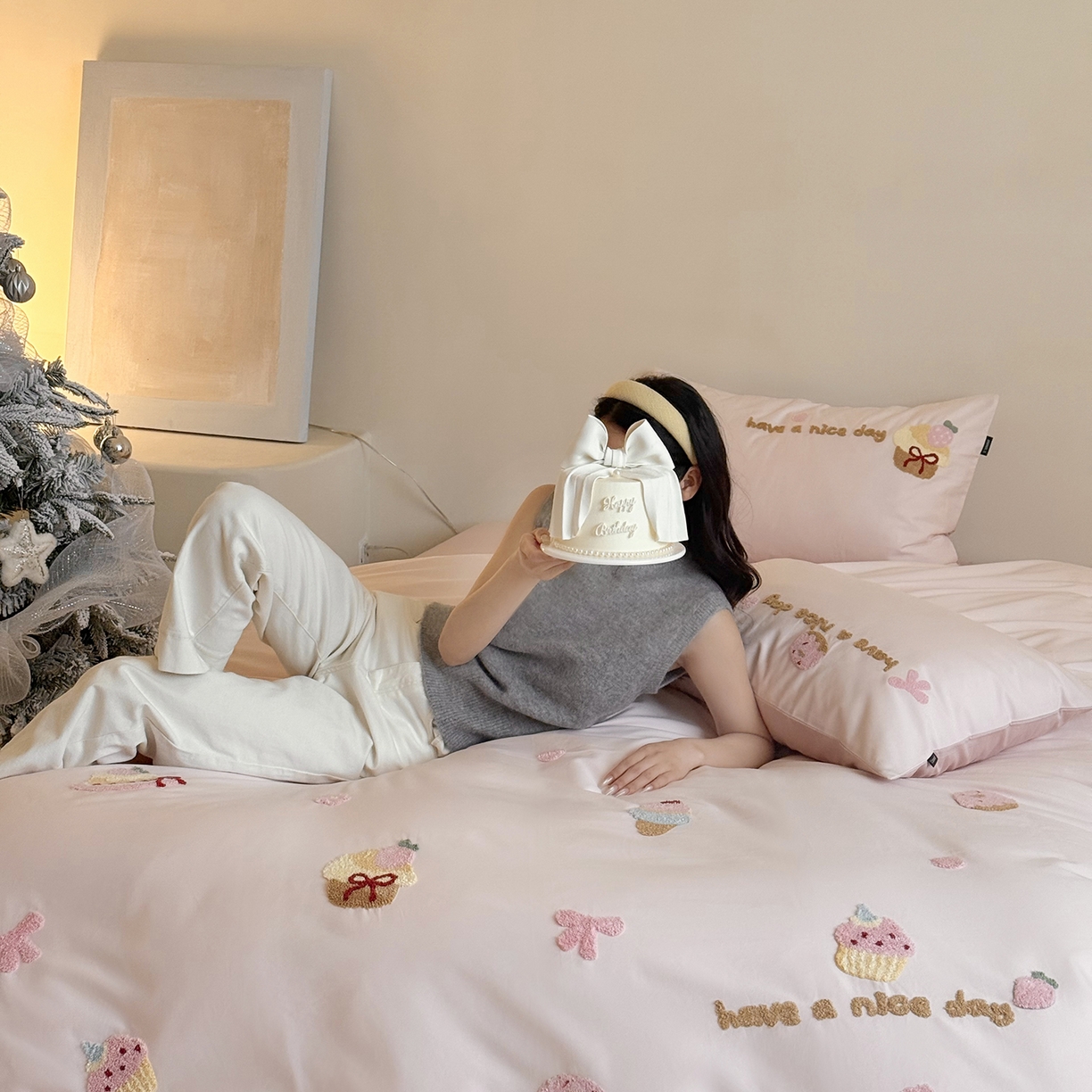 91家纺网 家纺一手货源 找家纺 （总）鹿班家居 2025新款秋冬款100S全棉磨毛毛巾绣系列四件套-布丁奶酪  标准会员-20元