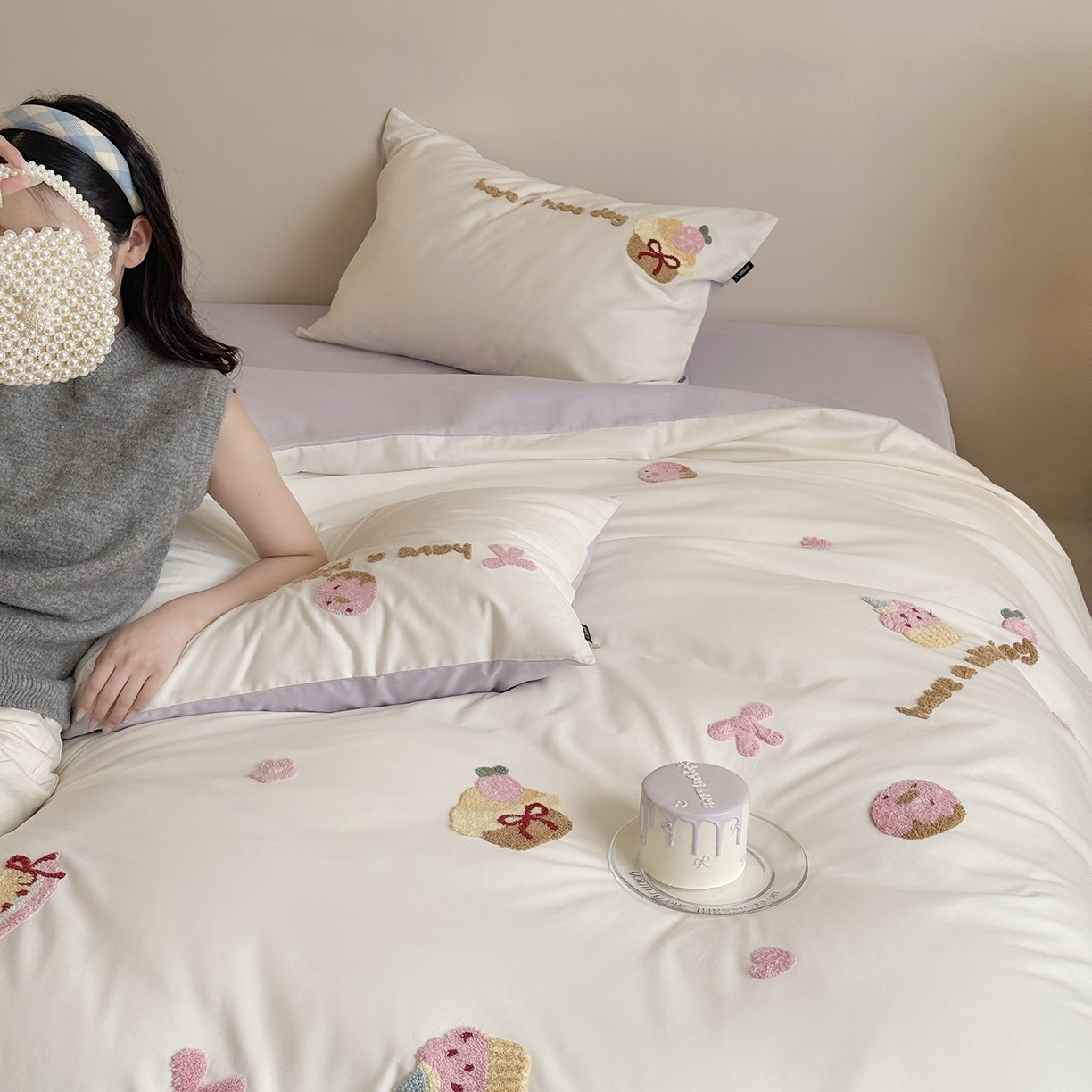 91家纺网 家纺一手货源 找家纺 （总）鹿班家居 2025新款秋冬款100S全棉磨毛毛巾绣系列四件套-布丁奶酪  标准会员-20元