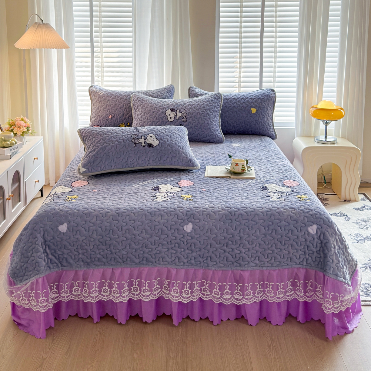 91家纺网 家纺一手货源 找家纺 （总）梓依家纺 2025新款牛奶绒单床裙款蕾丝床盖三件套四件套