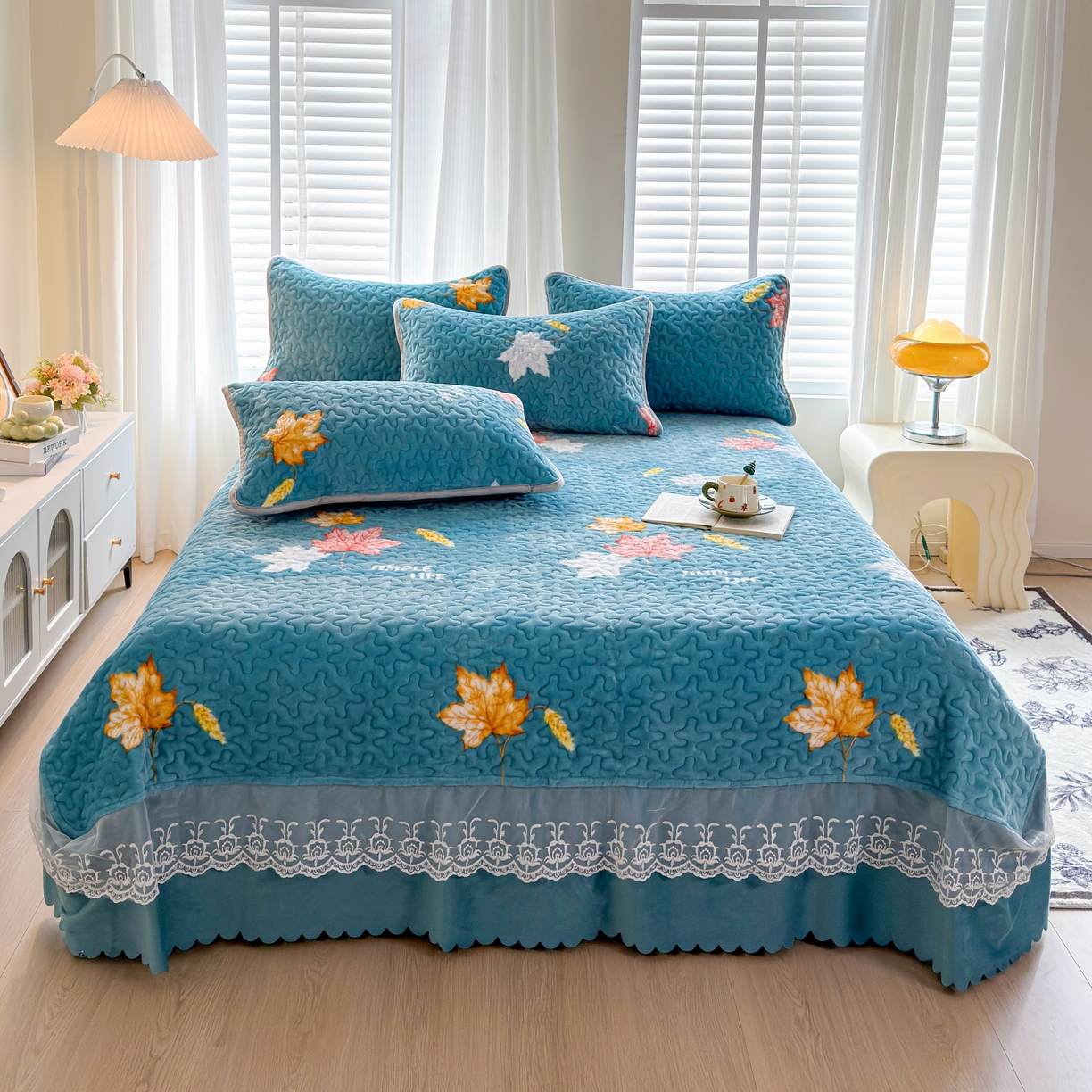 91家纺网 家纺一手货源 找家纺 （总）梓依家纺 2025新款牛奶绒单床裙款蕾丝床盖三件套四件套