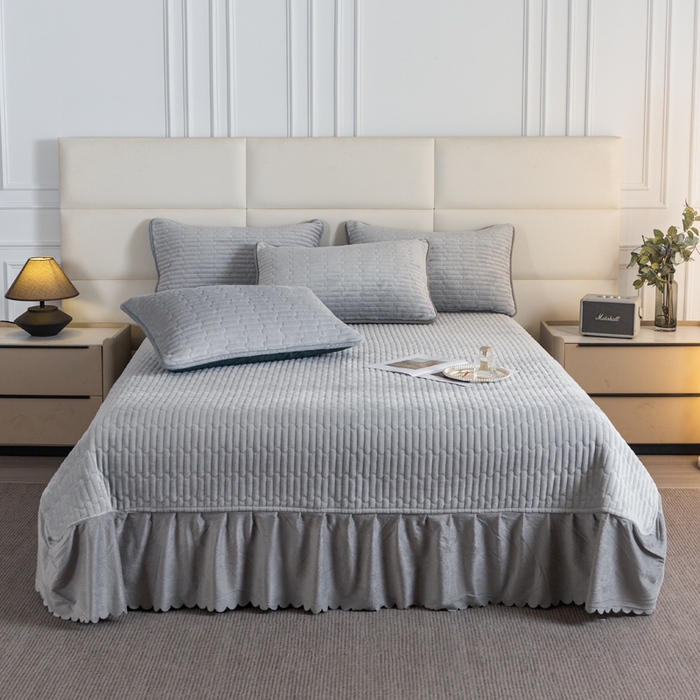 91家纺网 家纺一手货源 找家纺 （总）梓依家纺 2025新款牛奶绒单床裙款蕾丝床盖三件套四件套