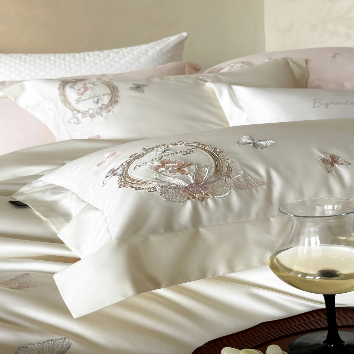 91家纺网 家纺一手货源 找家纺 馨蕊家居 2025新款四件套-花棠新 棉花棠-月光白