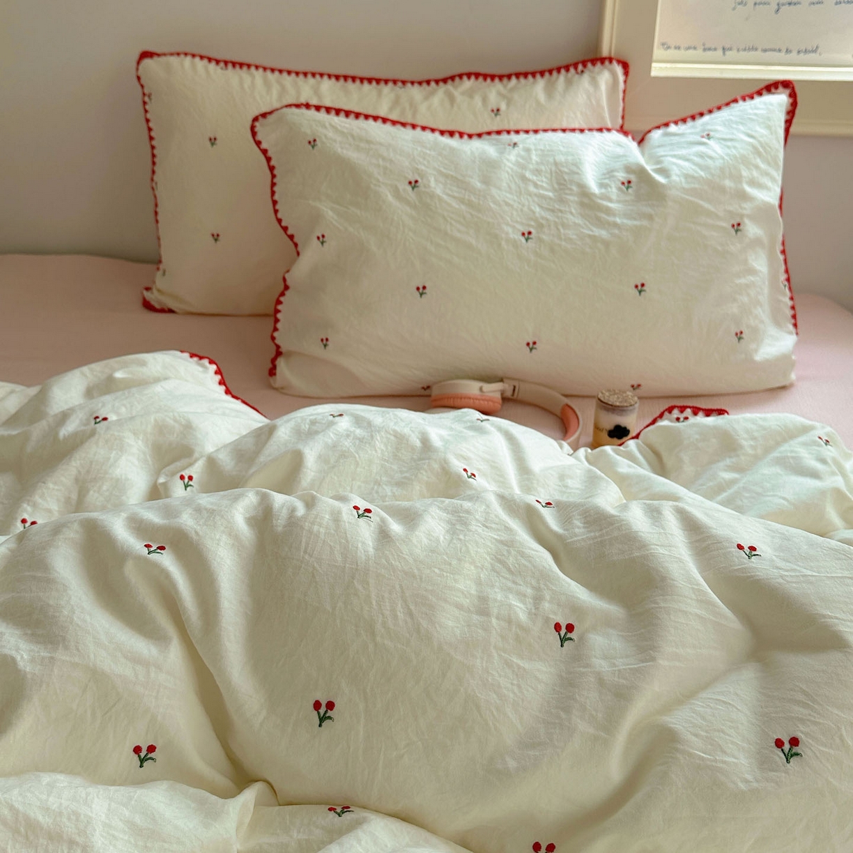 91家纺网 家纺一手货源 找家纺 顾里家纺 2025新款ins韩风刺绣云朵棉四件套 小樱桃