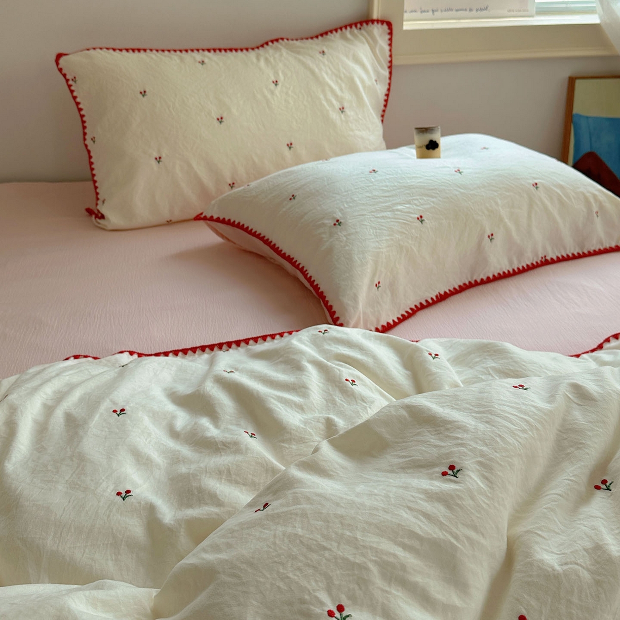 91家纺网 家纺一手货源 找家纺 顾里家纺 2025新款ins韩风刺绣云朵棉四件套 小樱桃