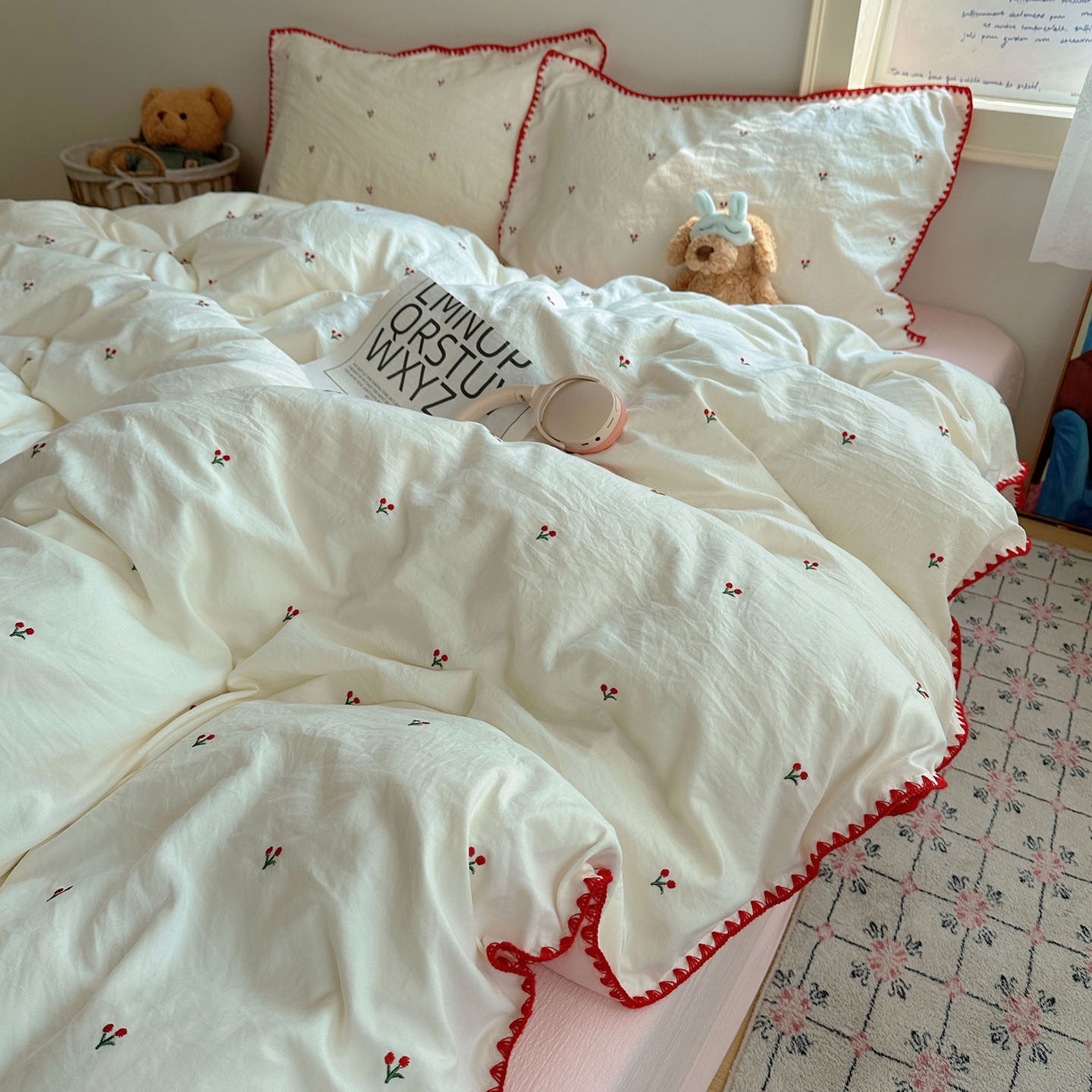 91家纺网 家纺一手货源 找家纺 顾里家纺 2025新款ins韩风刺绣云朵棉四件套 小樱桃