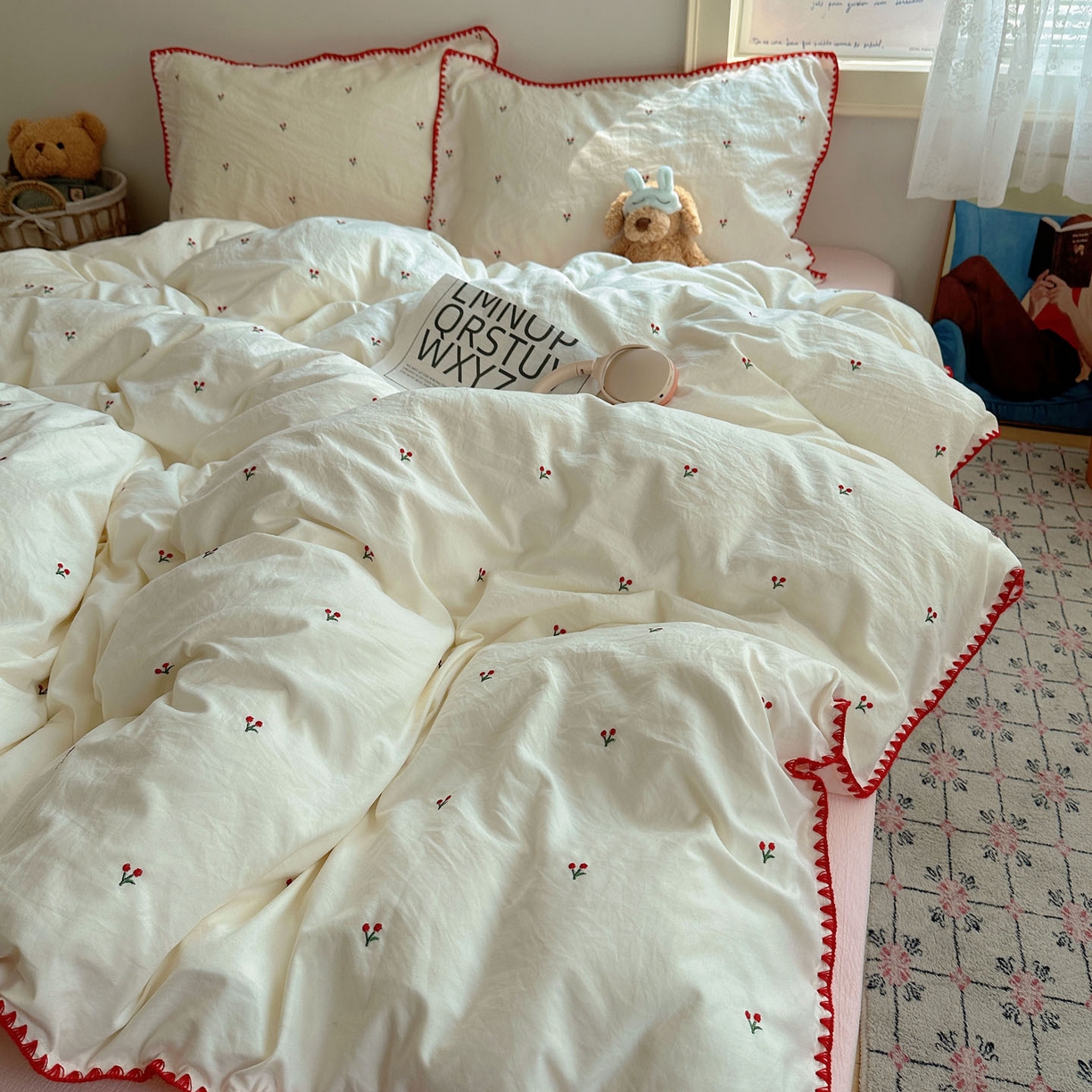 91家纺网 家纺一手货源 找家纺 顾里家纺 2025新款ins韩风刺绣云朵棉四件套 小樱桃