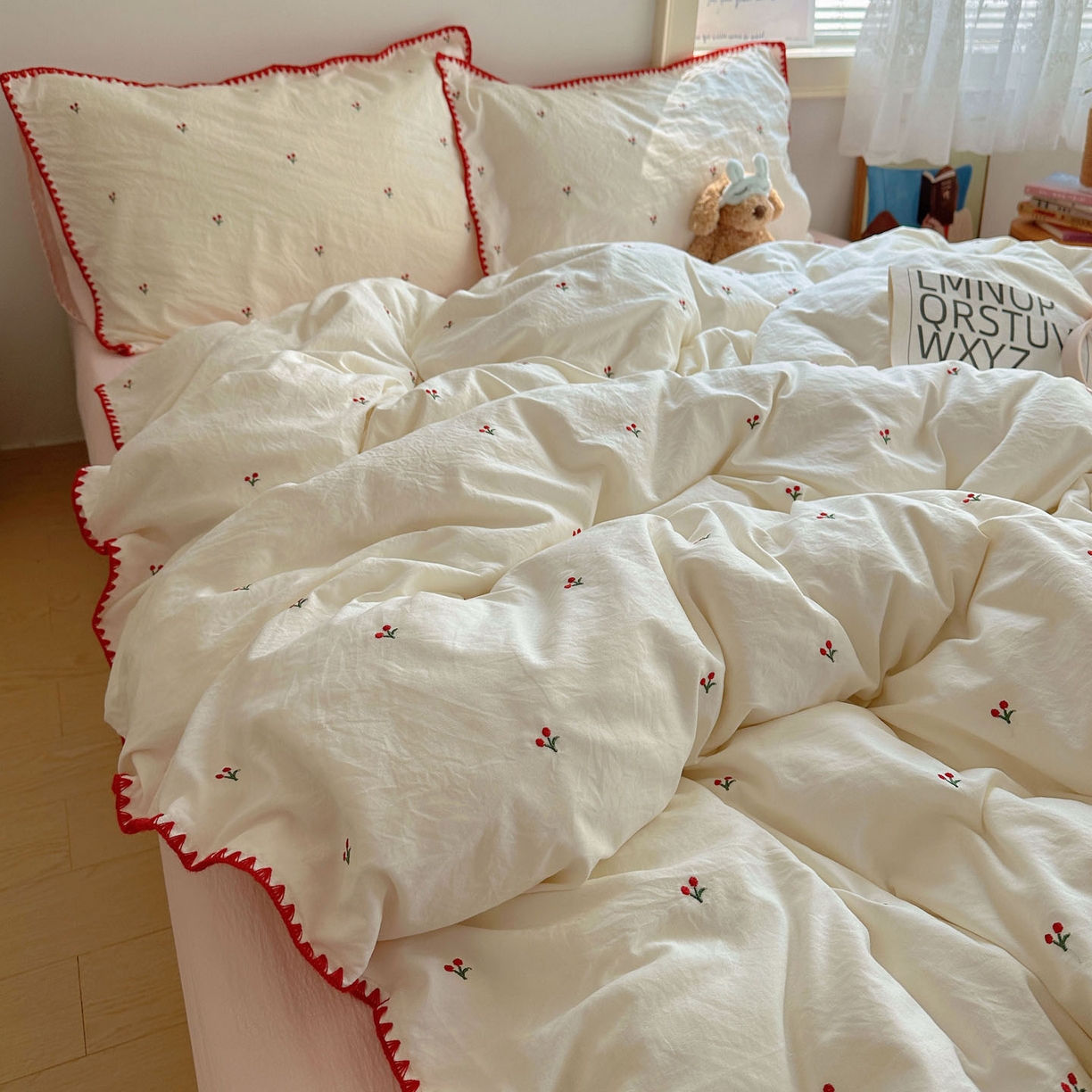 91家纺网 家纺一手货源 找家纺 顾里家纺 2025新款ins韩风刺绣云朵棉四件套 小樱桃