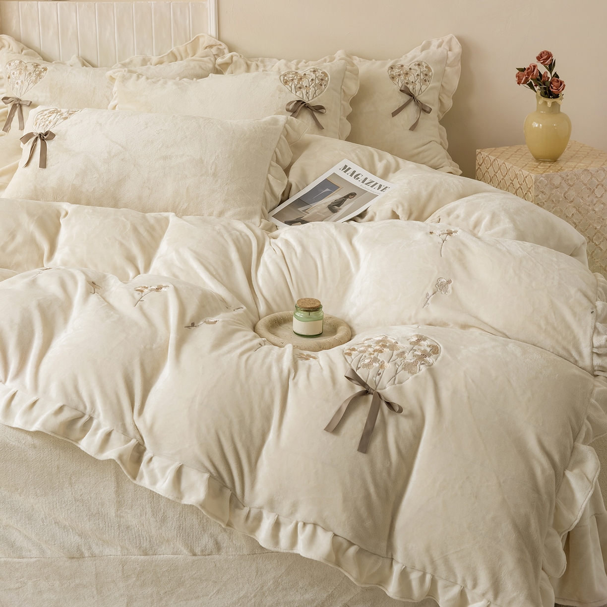 91家纺网 家纺一手货源 找家纺 （总）卡初家居（原微来） 2025新款A类秋冬亲肤牛奶绒刺绣款四件套-谧语系列（提供买家秀）