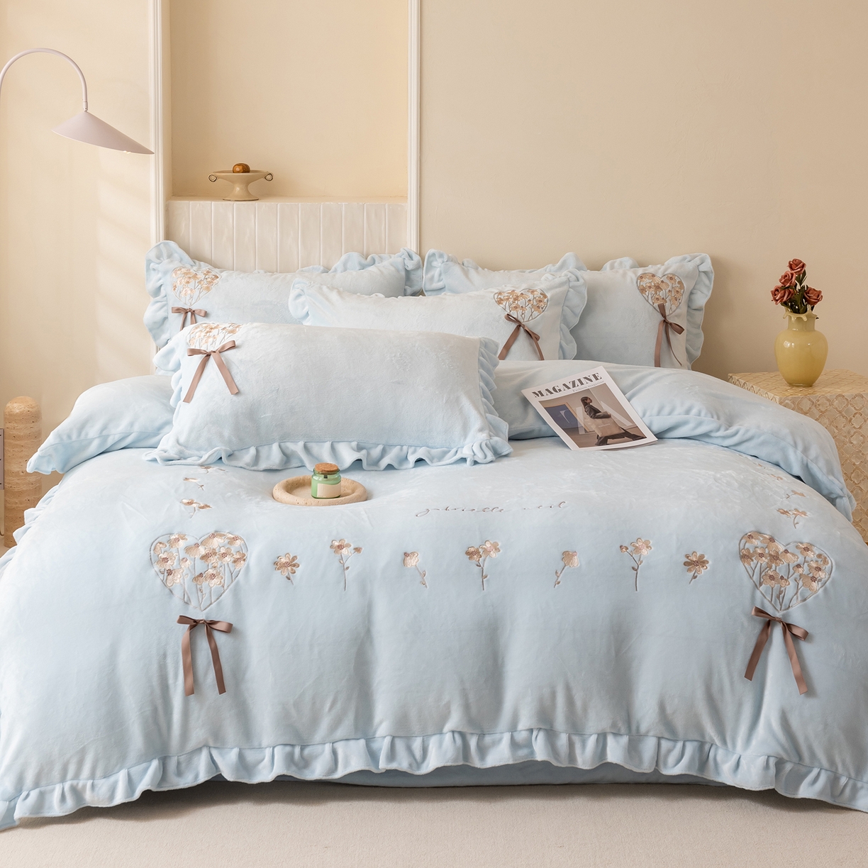 91家纺网 家纺一手货源 找家纺 卡初家居（原微来） 2025新款A类秋冬亲肤牛奶绒刺绣款四件套-谧语系列（提供买家秀） 谧语-繁星蓝