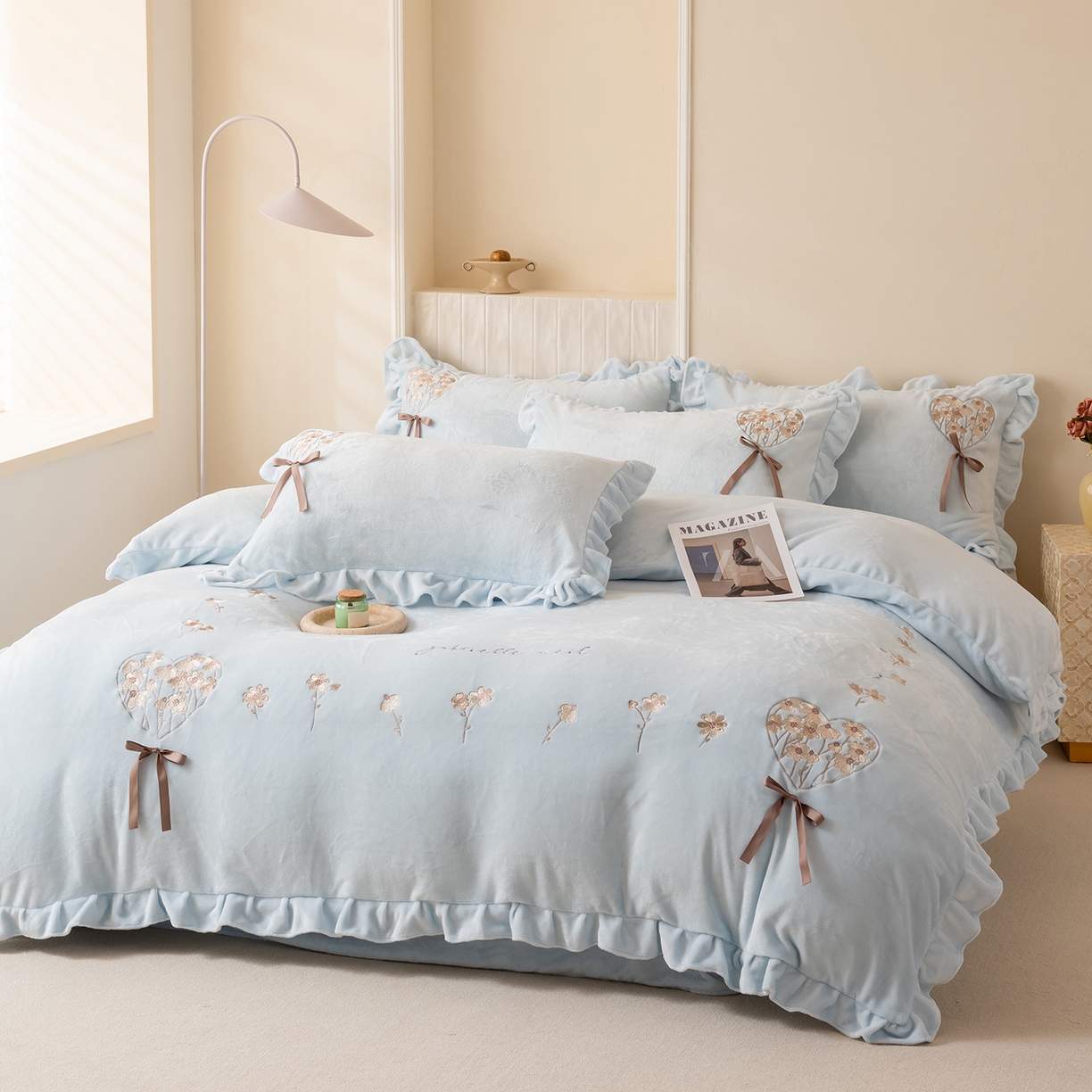 91家纺网 家纺一手货源 找家纺 卡初家居（原微来） 2025新款A类秋冬亲肤牛奶绒刺绣款四件套-谧语系列（提供买家秀） 谧语-繁星蓝