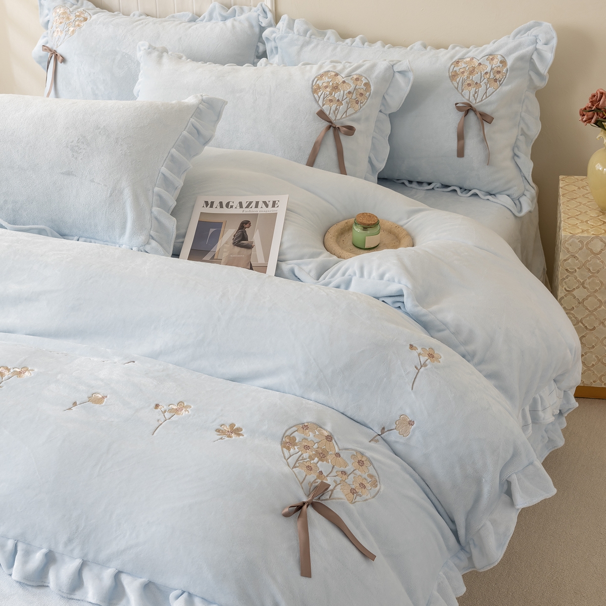 91家纺网 家纺一手货源 找家纺 卡初家居（原微来） 2025新款A类秋冬亲肤牛奶绒刺绣款四件套-谧语系列（提供买家秀） 谧语-繁星蓝