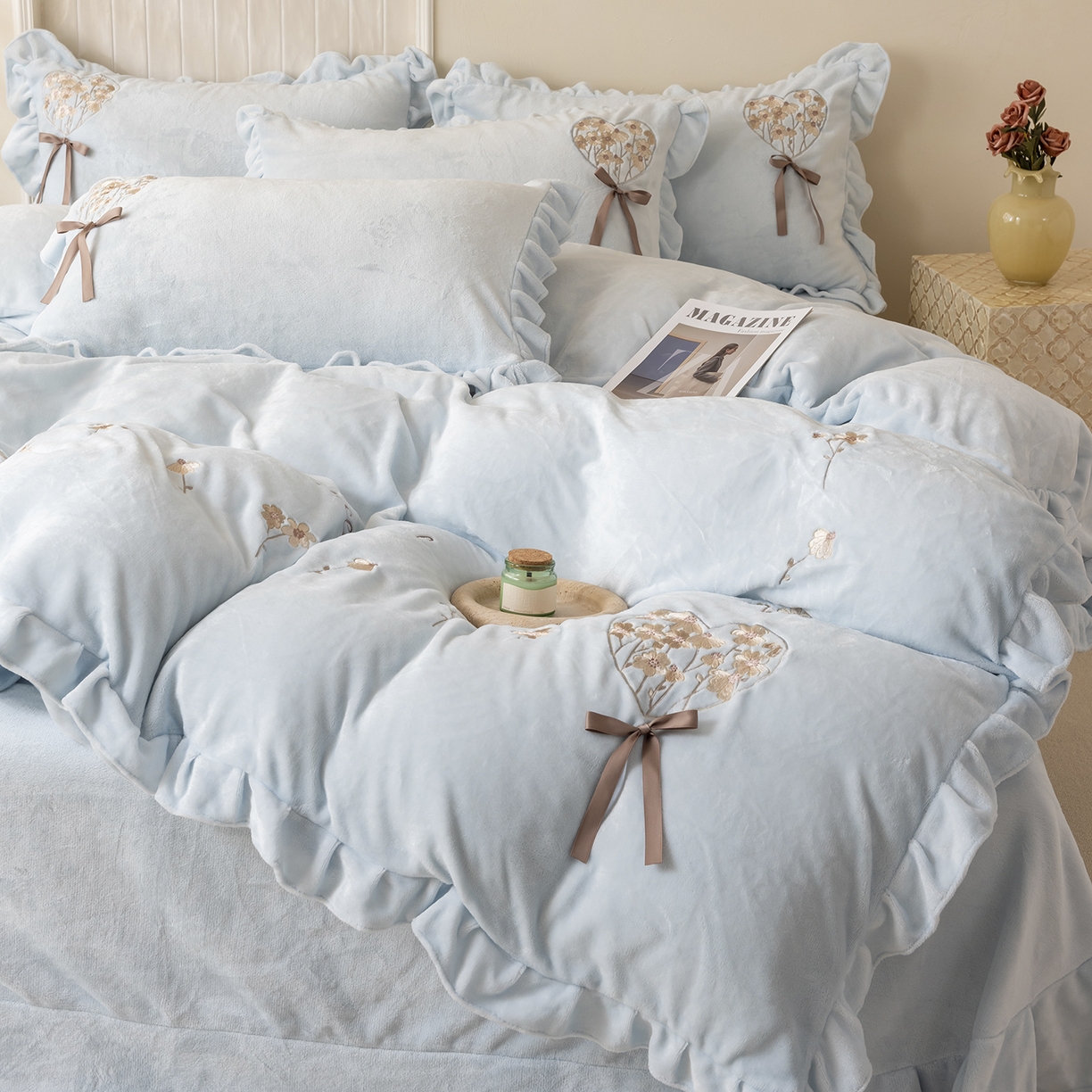 91家纺网 家纺一手货源 找家纺 卡初家居（原微来） 2025新款A类秋冬亲肤牛奶绒刺绣款四件套-谧语系列（提供买家秀） 谧语-繁星蓝