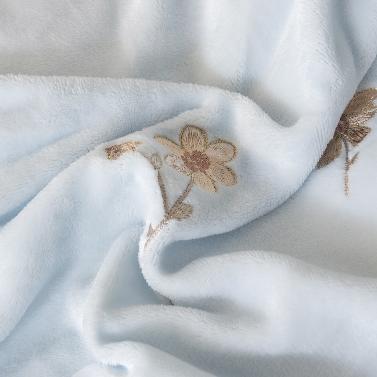 91家纺网 家纺一手货源 找家纺 卡初家居（原微来） 2025新款A类秋冬亲肤牛奶绒刺绣款四件套-谧语系列（提供买家秀） 谧语-繁星蓝