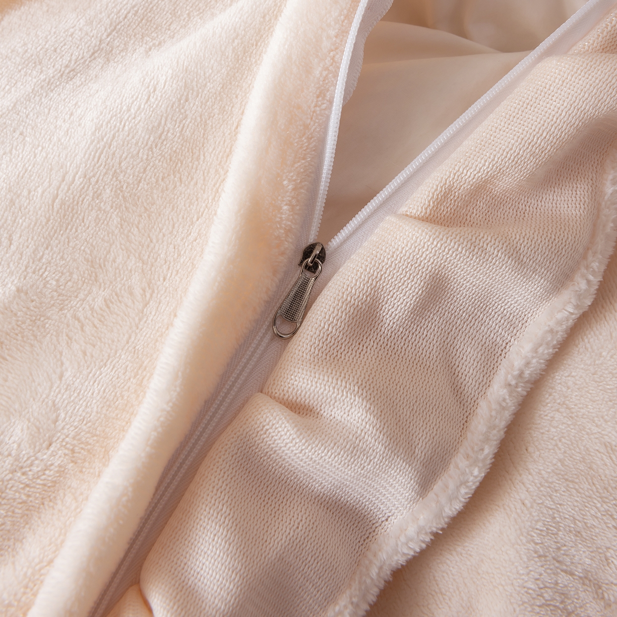 91家纺网 家纺一手货源 找家纺 卡初家居（原微来） 2025新款A类秋冬亲肤牛奶绒刺绣款四件套-谧语系列（提供买家秀） 谧语-浅玉色