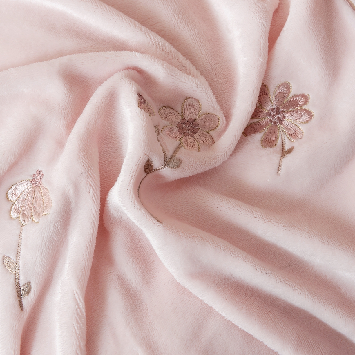 91家纺网 家纺一手货源 找家纺 卡初家居（原微来） 2025新款A类秋冬亲肤牛奶绒刺绣款四件套-谧语系列（提供买家秀） 谧语-轻奢粉