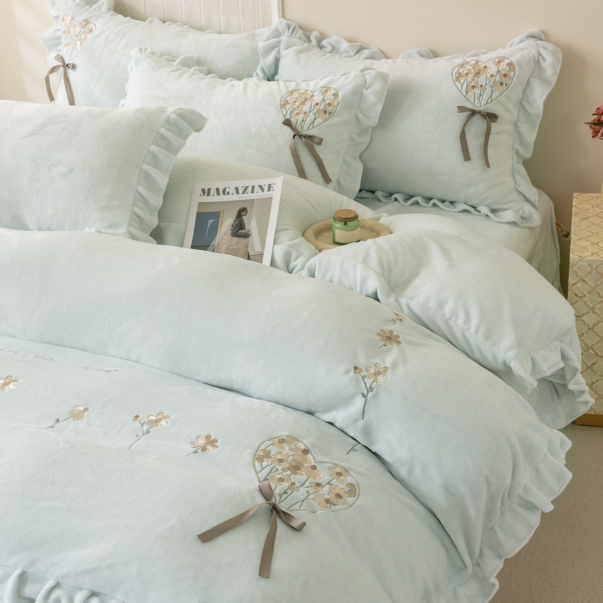 91家纺网 家纺一手货源 找家纺 卡初家居（原微来） 2025新款A类秋冬亲肤牛奶绒刺绣款四件套-谧语系列（提供买家秀） 谧语-新芽绿