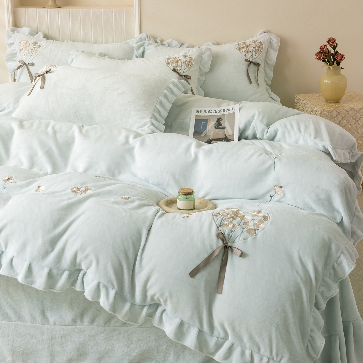 91家纺网 家纺一手货源 找家纺 卡初家居（原微来） 2025新款A类秋冬亲肤牛奶绒刺绣款四件套-谧语系列（提供买家秀） 谧语-新芽绿