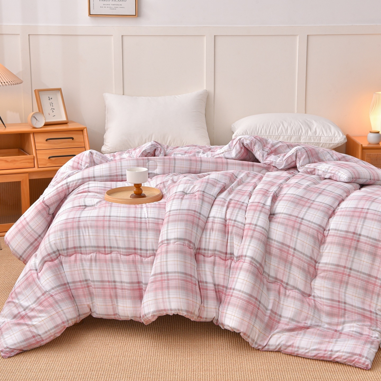 91家纺网 家纺一手货源 找家纺 苏迪网销供货 2025新款被子无印风格冬被水洗棉格子春秋被褥子 无印格～粉