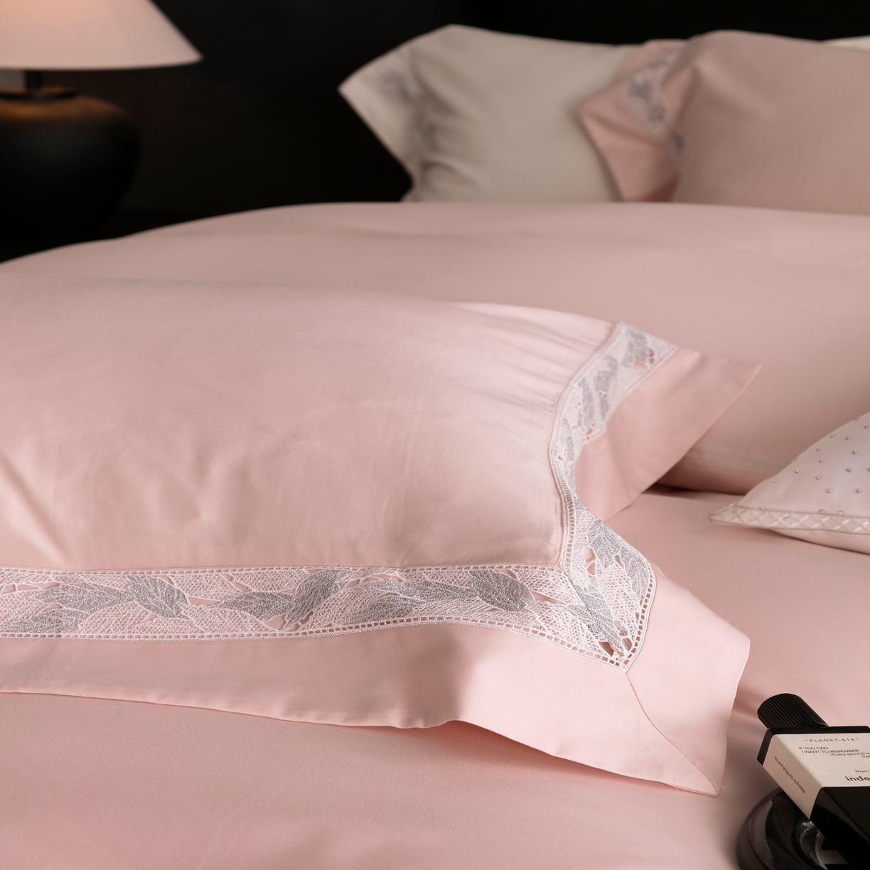 91家纺网 家纺一手货源 找家纺 馨蕊家居 2025秋冬新品100支高定系列-棉森蔓（会员-20）（礼盒塑封包装） 券后控价：368/388 棉森蔓-蔷薇粉