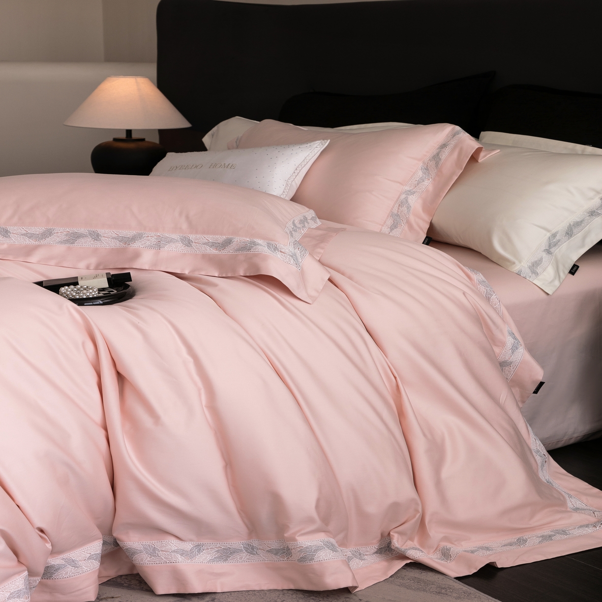 91家纺网 家纺一手货源 找家纺 馨蕊家居 2025秋冬新品100支高定系列-棉森蔓（会员-20）（礼盒塑封包装） 券后控价：368/388 棉森蔓-蔷薇粉