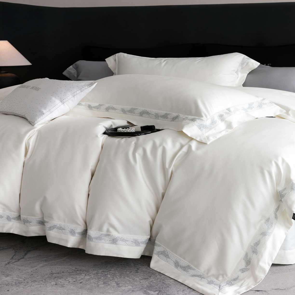 91家纺网 家纺一手货源 找家纺 馨蕊家居 2025秋冬新品100支高定系列-棉森蔓（会员-20）（礼盒塑封包装） 券后控价：368/388 棉森蔓-月光白