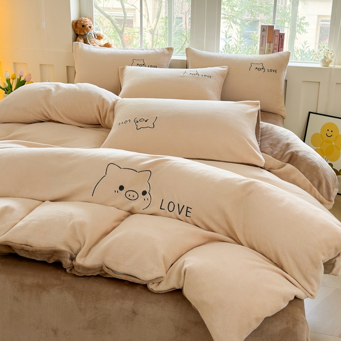 91家纺网 家纺一手货源 找家纺 （总）梦恬佳 2025新款亲肤舒适牛奶绒刺绣四件套