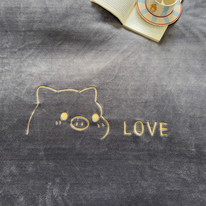 91家纺网 家纺一手货源 找家纺 梦恬佳 2025新款亲肤舒适牛奶绒刺绣四件套 高级灰