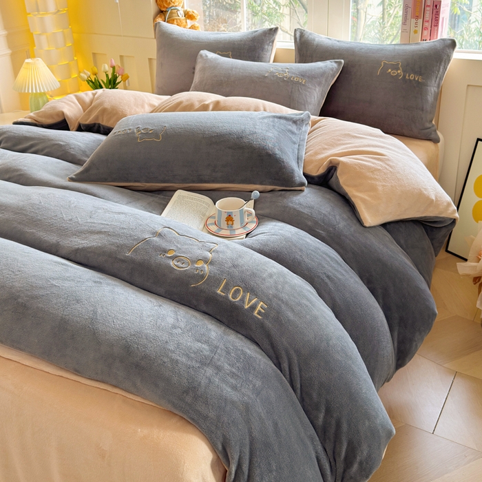 梦恬佳 2025新款亲肤舒适牛奶绒刺绣四件套 高级灰+杏色