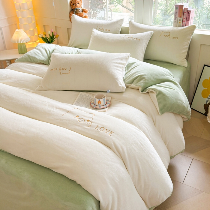 梦恬佳 2025新款亲肤舒适牛奶绒刺绣四件套 奶白+新芽绿