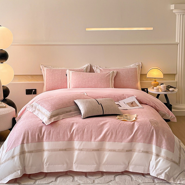 91家纺网 家纺一手货源 找家纺 2025年新款秋冬加厚A类全棉磨毛双面保暖四件套纯棉数码印花全工艺刺绣轻奢风床上用品 香颂粉