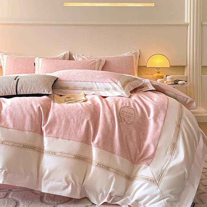 91家纺网 家纺一手货源 找家纺 2025年新款秋冬加厚A类全棉磨毛双面保暖四件套纯棉数码印花全工艺刺绣轻奢风床上用品 香颂粉