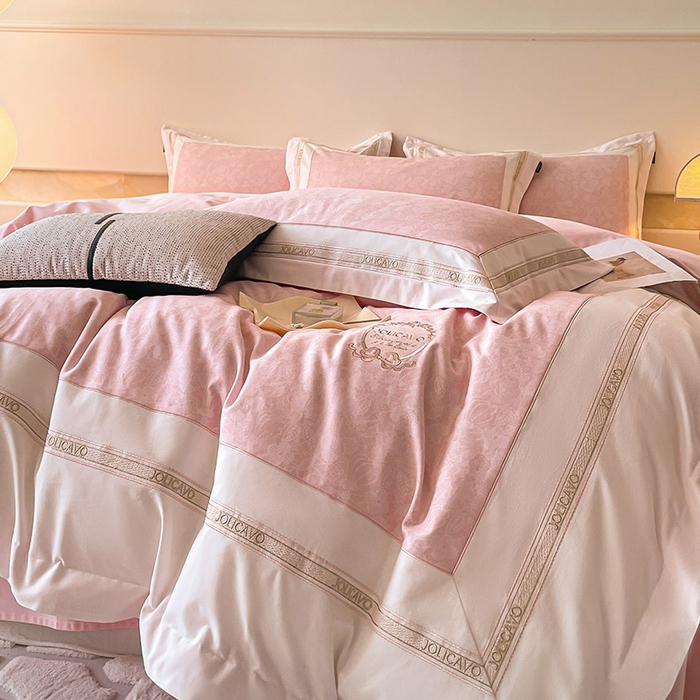 91家纺网 家纺一手货源 找家纺 2025年新款秋冬加厚A类全棉磨毛双面保暖四件套纯棉数码印花全工艺刺绣轻奢风床上用品 香颂粉